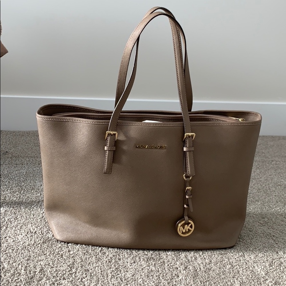 Michael Kors Jet Set Medium Tote